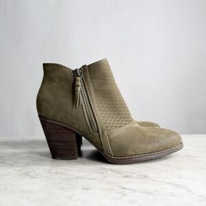 BareTraps Cacie moss‎ green faux suede high heel ankle boots size 7